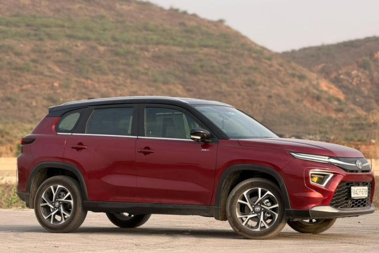 "Toyota Urban Cruiser Hyryder Hybrid Review" 